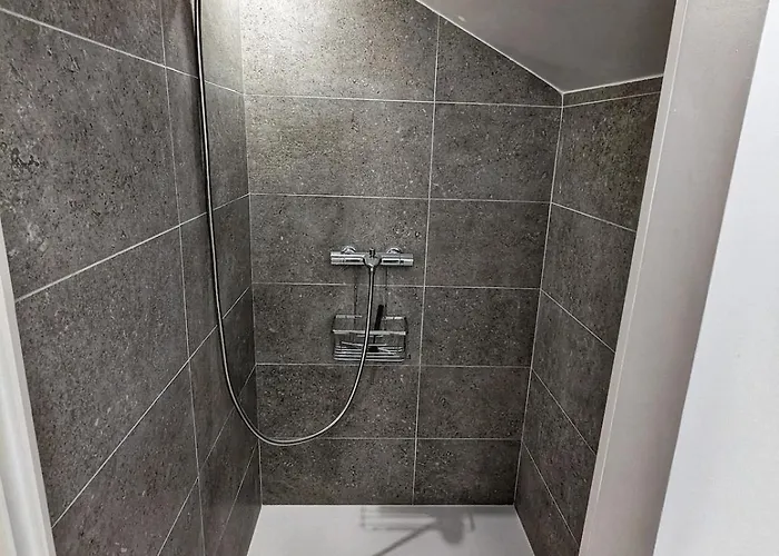 Atypique Souplex Hyper Centre Ecusson - Clim - 4p * 尼姆